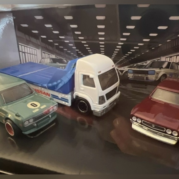 2020 HOT WHEELS PREMIUM~NISSAN 4 PIECE GARAGE DIORAMA BOX SET - Picture 8 of 13